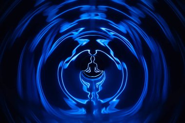 Yoga meditasyonu, yoga lotusundaki kadının aura ruhani pozu.