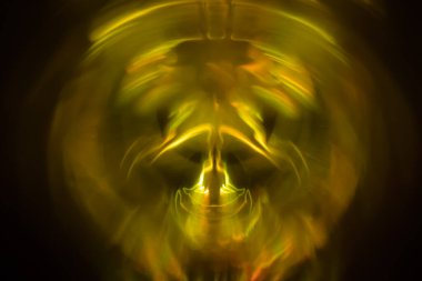 Nilüferde yoga meditasyonu ruhani aura ile poz verir.