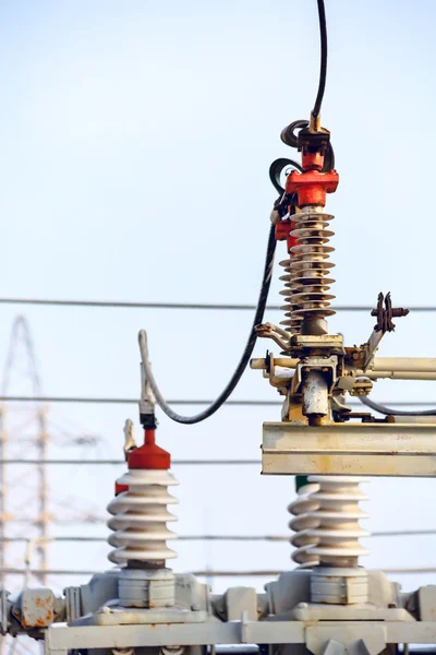 Energia elétrica de alta tensão — Fotografia de Stock