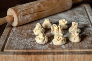 Ham ev yapımı mantı