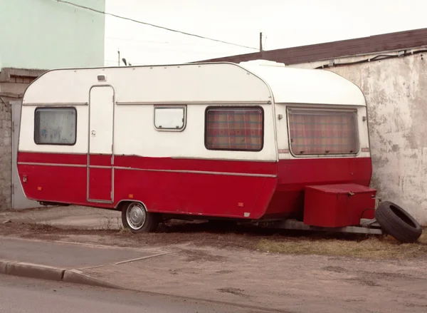 Eski terk edilmiş römork