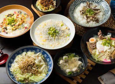 Lezzetli Asya mutfağı deneyimi. Lezzetli şehriye çorbaları ve lezzetli pirinç yemekleri. Yemek blogcuları ve yemek tutkunları için mükemmel.