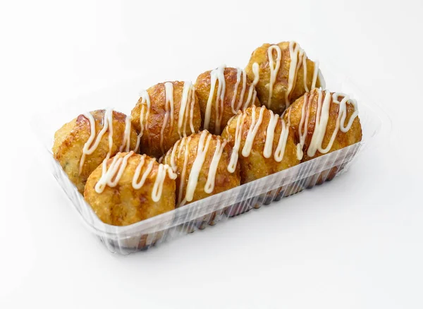 Takoyaki topları temiz bir konteynırda hızlı bir paket servis ve zevkli otantik Japon mutfağı deneyimi için hazır.