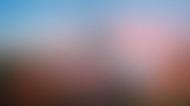 Bulanık mavi, pembe ve kahverengi tonlara ve ince taneli dokuya sahip yumuşak soyut bir arkaplan..