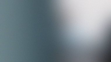 Yumuşak mavi ve beyaz gradyan ve ince tahıl dokusu yayılmış soyut bir arkaplan oluşturur.