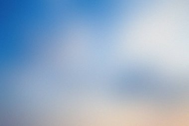 Altında şeftali rengi olan yumuşak mavi ve beyaz bir eğim. Açık detaylar ve canlı eş...