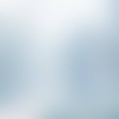 Yumuşak mavi ve beyazın hafif bir gradyanı zarif bir zemin oluşturur..