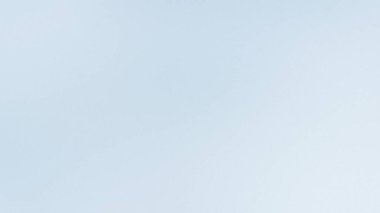 Yumuşak, dağınık bir hissi olan çok soluk mavi ve beyaz ince bir arkaplan. Ayrıntıları temizle...