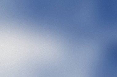 İnce bir tahıl dokusuna sahip yumuşak mavi bir eğim temiz ve pürüzsüz bir soyut arkaplan yaratır..