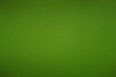 Saf yeşil arka plan, ince bir tahıl dokusu, temiz ve üniformalı bir görünüm sunuyor..