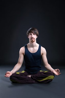 Çocuk kapalı meditasyon