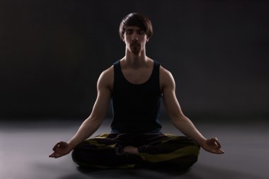 Çocuk Yoga egzersiz kapalı yapmak