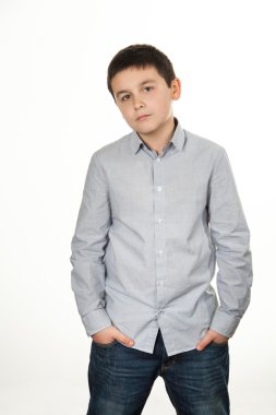 Bir serin ve yakışıklı genç, uysal, moda portresi