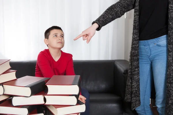 Triste chico no quiere aprender — Foto de Stock