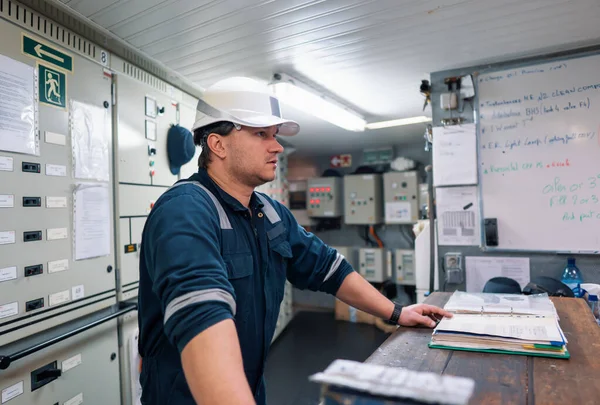 Marine engineer officer in engine control room ECR — Stock Photo, Image