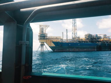 Yüzen üretim deposu ve FPSO gemisi, petrol ve gaz endüstrisi boşaltılıyor