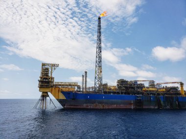 Yüzen üretim deposu ve FPSO gemisi, petrol ve gaz endüstrisi boşaltılıyor