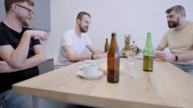 Friends House Party Evde