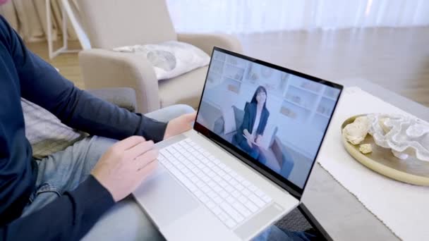 Videoconferenza a distanza con uno psicologo — Video Stock