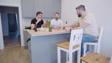 Friends House Party Evde