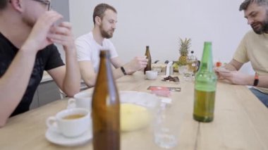 Friends House Party Evde