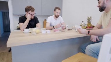 Friends House Party Evde