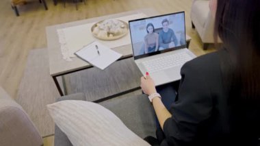 Bir Psikologla Uzak Video Konferansı