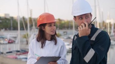 Yat kulübünde teftiş sırasında iki marina işçisi