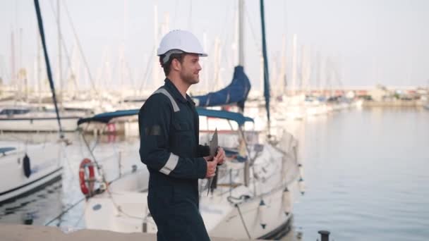 Man seafarer meeting with female surveyor in yacht club — Stock Video