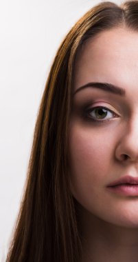 Genç ve güzel Ukraynalı kız - ciddi duygu serisi. yarım yüz fotoğraf