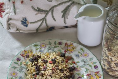 Müsli bir plaka üzerinde