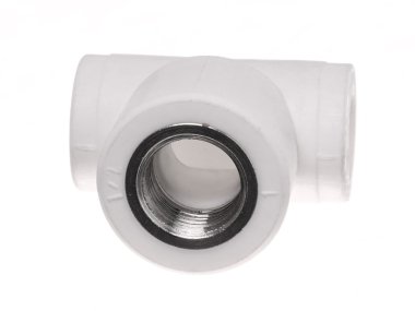 Beyaz arka plan üzerinde polipropilen (Pvc) bağlantı parçaları