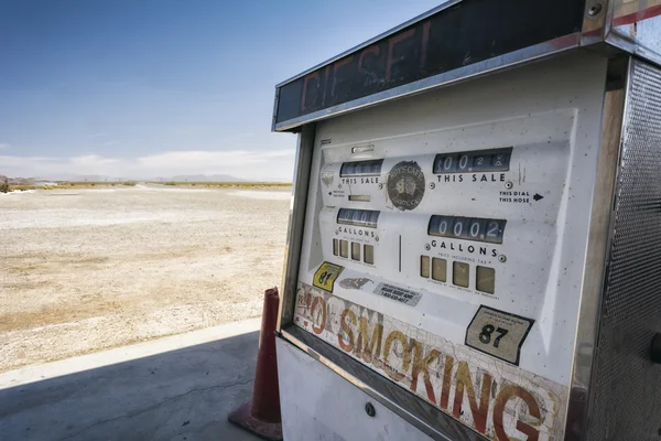 Gasolinera en el desierto — Foto de Stock