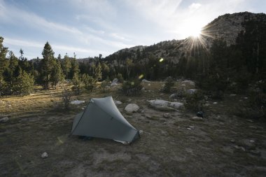 Sierra Nevada dağda kamp 