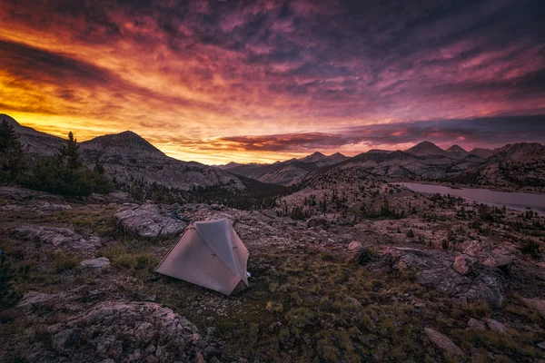 Camping in der Sierra Nevada — Stockfoto