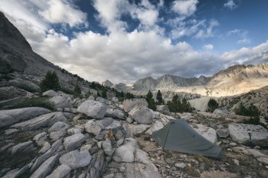 Sierra Nevada dağda kamp 