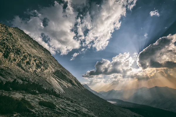 Puesta de sol en las montañas — Foto de Stock