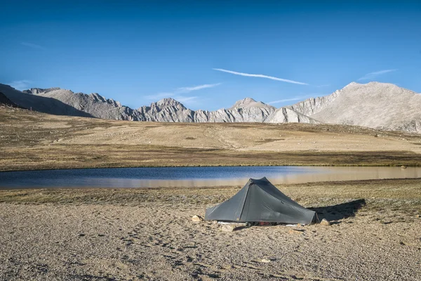 Camping dans la Sierra Nevada Montagnes — Photo