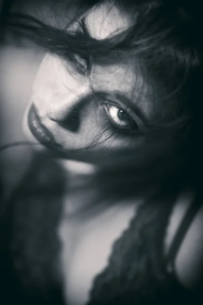 Retrato de uma jovem mulher — Fotografia de Stock