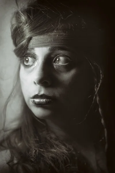 Retrato de uma jovem mulher — Fotografia de Stock