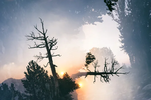 Sonnenuntergang in den Bergen, doppelt ausgesetzt — Stockfoto