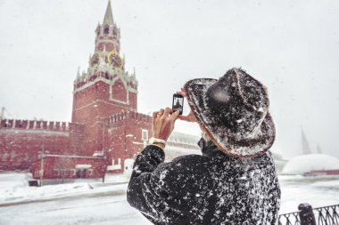 Adam, Kızıl Meydan