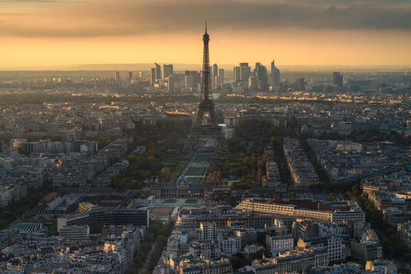 Torre Eiffel Punto de vista aéreo durante la puesta del sol — Foto de Stock