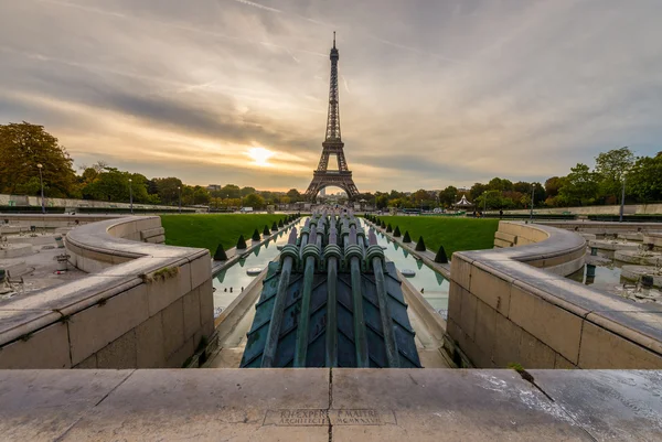 Eiffel-torony, napkelte idő alatt Stock Kép