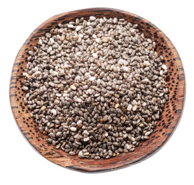 Beyaz arka planda bir yığın chia tohumu ahşap kase. Dosya kırpma yolu içeriyor. Üst görünüm.