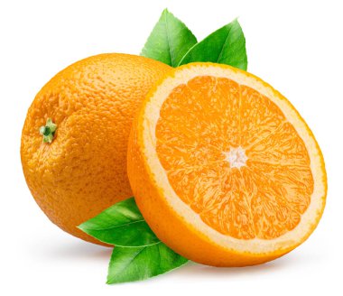 Portakal meyvesi ve portakal, beyaz arka planda yapraklar ve çiçeklerle ikiye bölünmüş. Dosya kırpma yolu içeriyor.