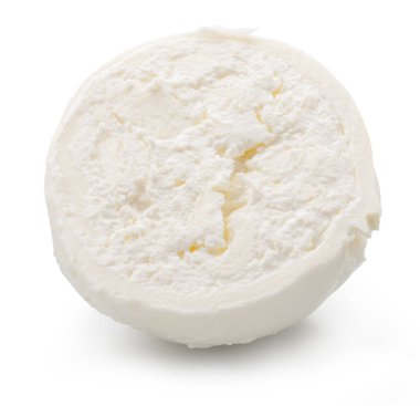 İçinde stracciatella ve beyaz arka planda pıhtılaşmış krema olan burrata peyniri dilimi. Dosya kırpma yolu.