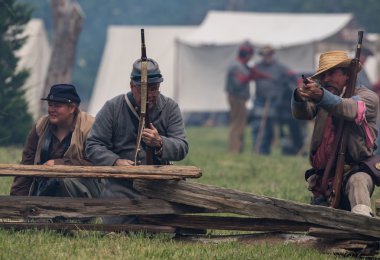 Fed'lerden Ateş Altında