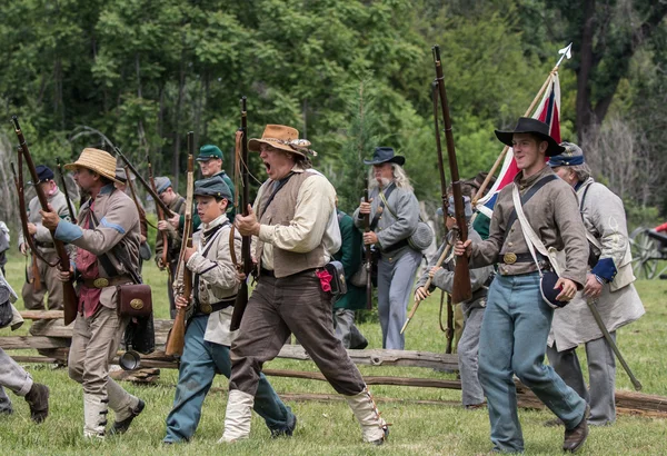 I confederati attaccano il nemico — Foto Stock