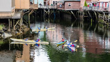 Creek Caddesi üzerinde Kayak